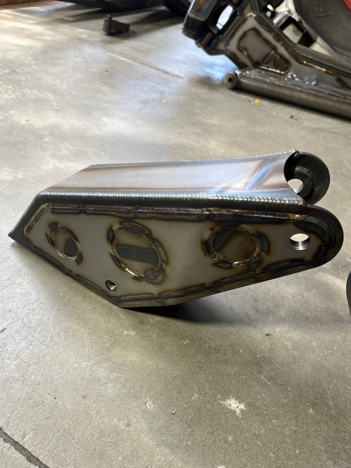 Universal 4-Link Pivot Boxes